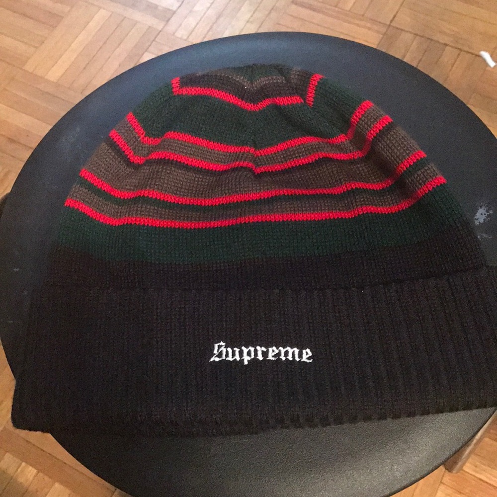 Supreme knit hat